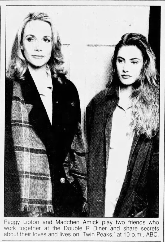 Peggy Lipton as Norma Jennings and Mädchen Amick as Shelly Johnson