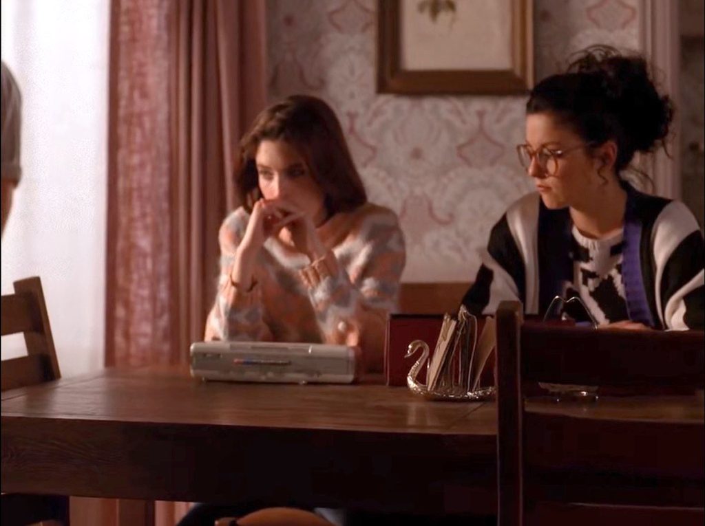 Sheryl Lee as Laura Palmer and Maddy Ferguson listening to tape recorder at Hayward House