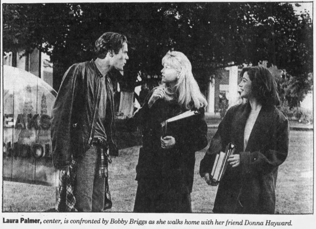 Bobby Briggs confronts Laura Palmer and Donna Hayward at school