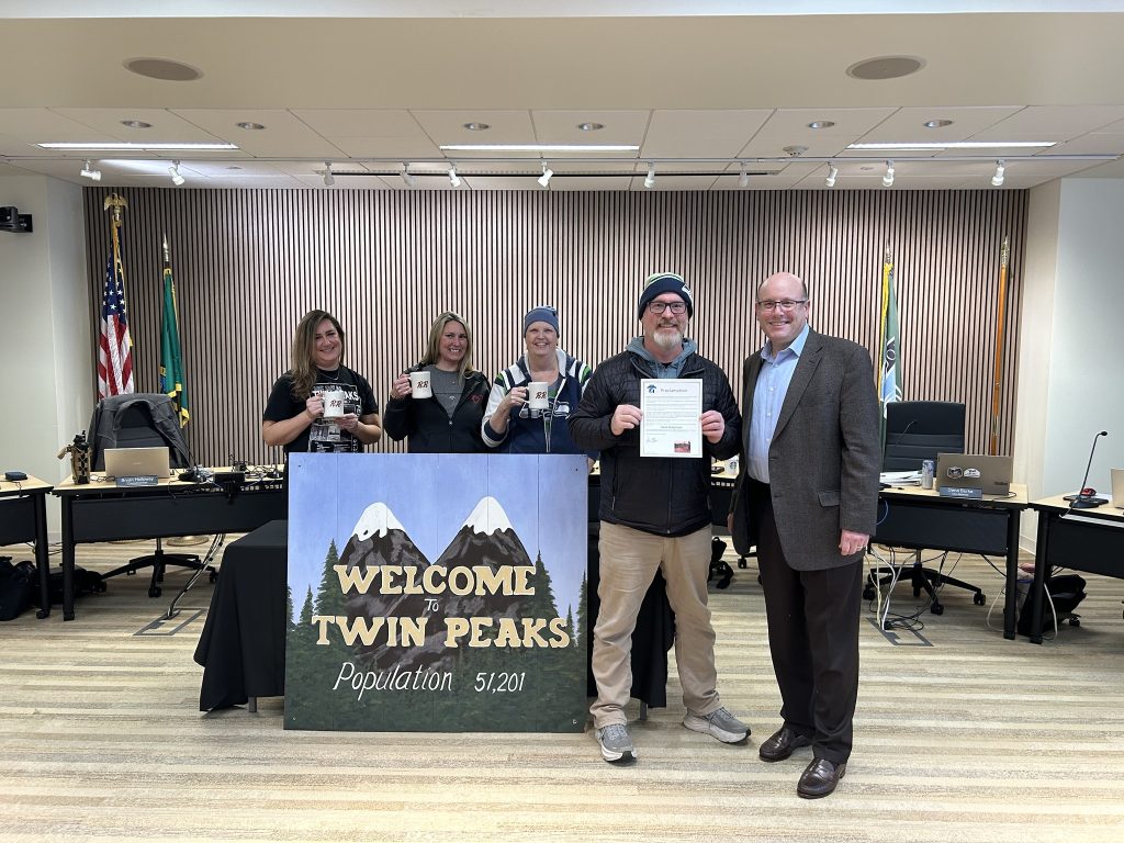 Snoqualmie Mayor Jim Mayhew with Real Twin Peaks representatives