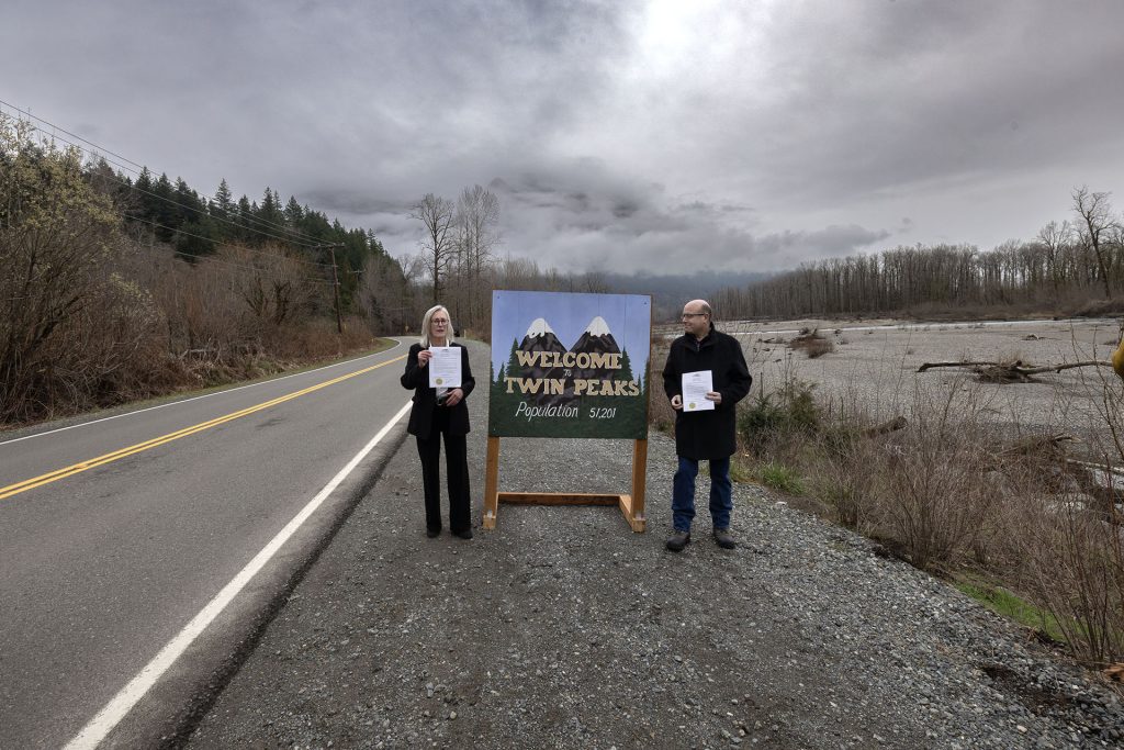 Mayor Mary Miller and Mayor Jim Mayhew