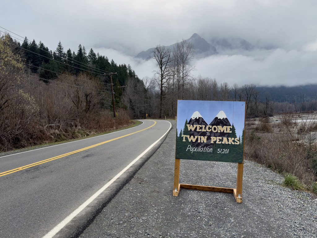 Welcome to Twin Peaks Sign
