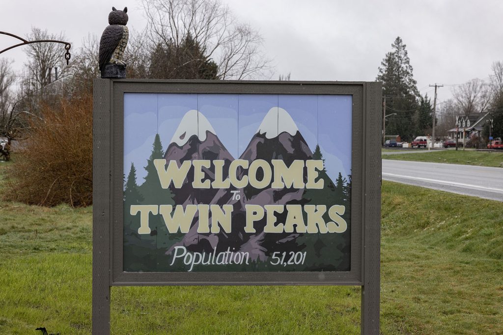 Welcome to Twin Peaks sign