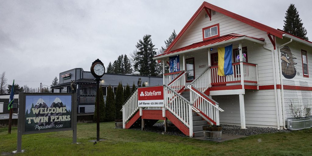 Welcome to Twin Peaks sign and Jeff Warren State Farm house