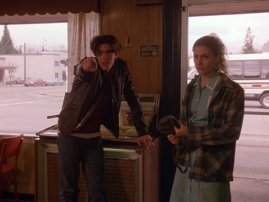 Bobby Briggs pointing to Norma Jennings as Shelly Johnson looks on in the Double R Diner