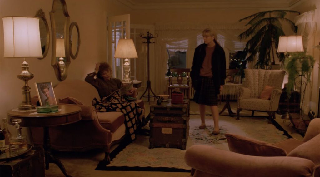 Sarah Palmer and Laura in the living room