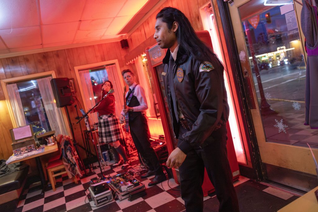 Wisteria Lodge playing while Bonne-Vejou Dorrell as a Twin Peaks Sheriff's Deputy walked in the front door