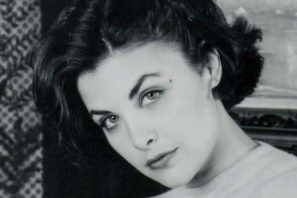Audrey Horne on the Double R Diner set
