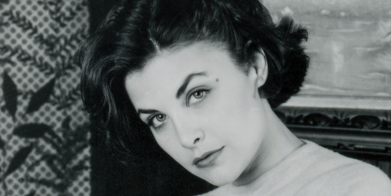 Audrey Horne on the Double R Diner set