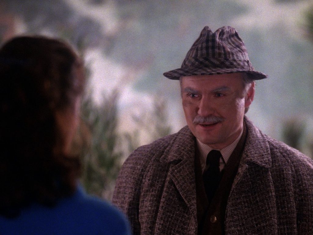 Donna Hayward speaking with Windom Earle dressed as Gerald Craig
