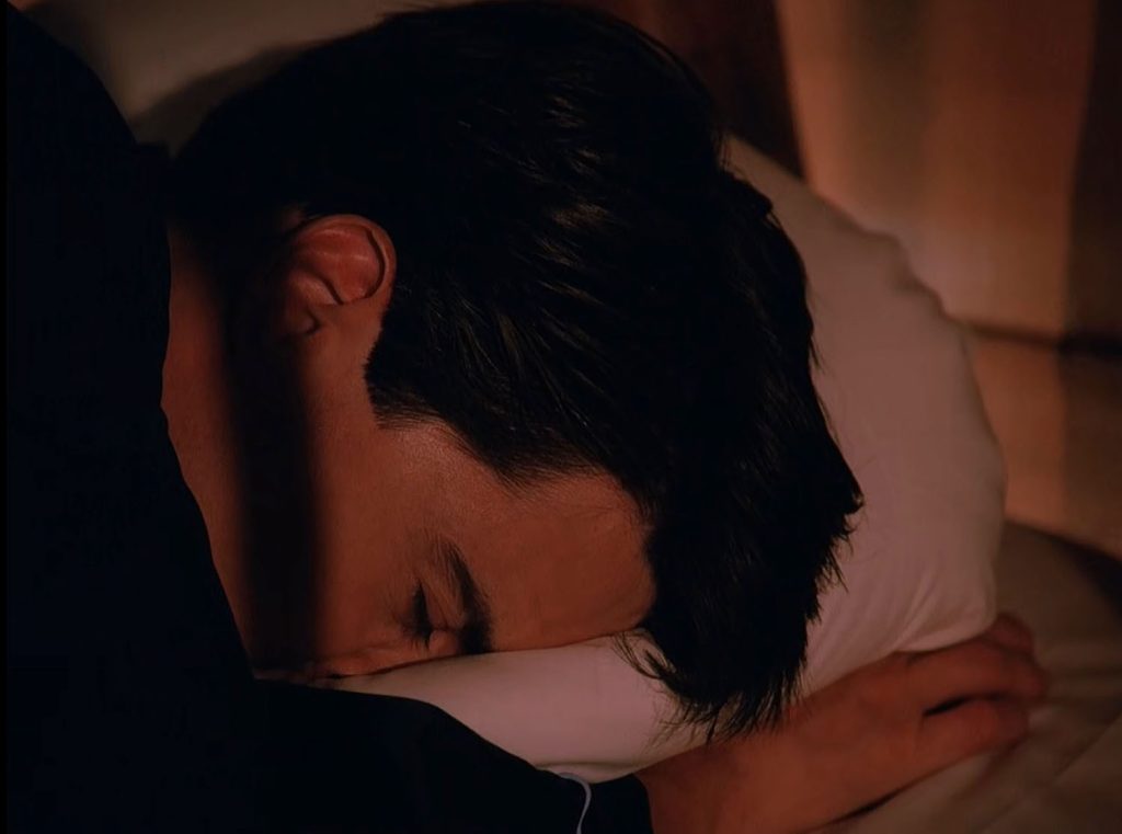 Special Agent Dale Cooper sleeping in his bed.