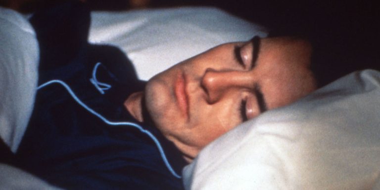 Special Agent Dale Cooper sleeping in his bed.