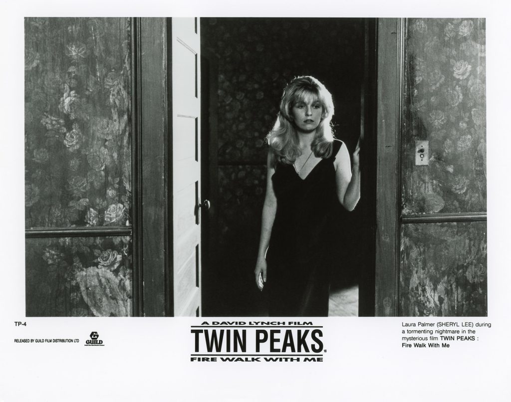 Laura Palmer (SHERYL LEE) during a tormenting nightmare in the mysterious film TWIN PEAKS : Fire Walk With Me