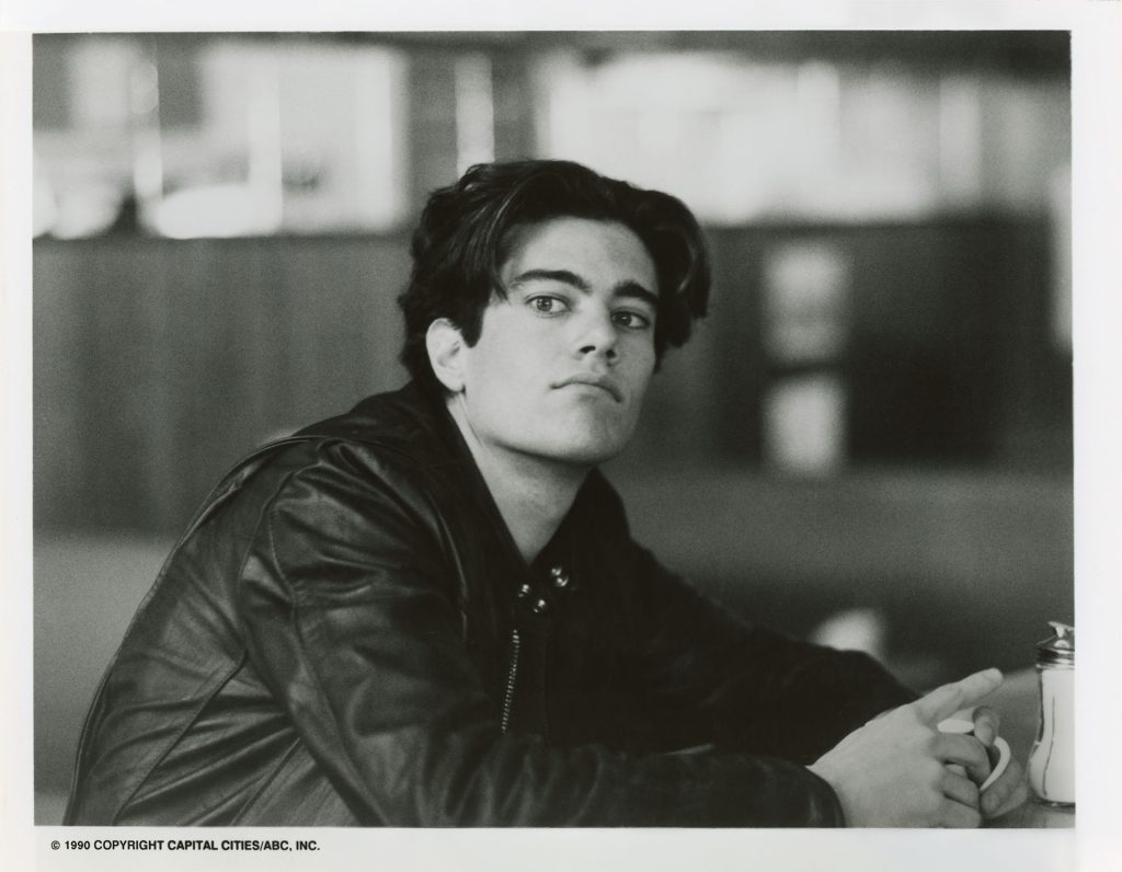 Bobby Briggs (Dana Ashbrook) sitting at the counter in the Double R Diner