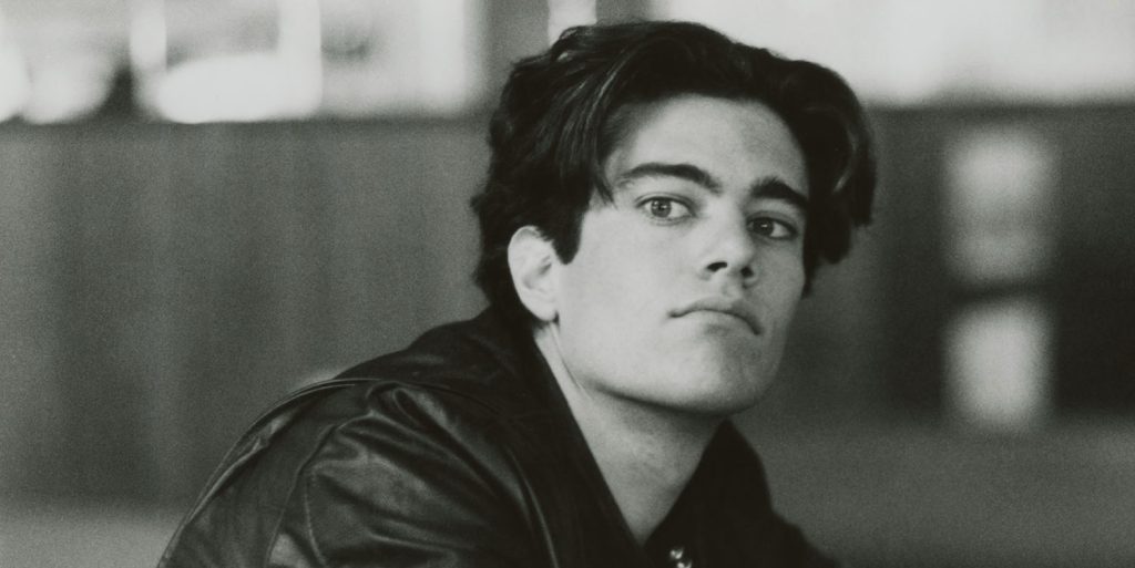 Bobby Briggs (Dana Ashbrook) sitting at the counter in the Double R Diner