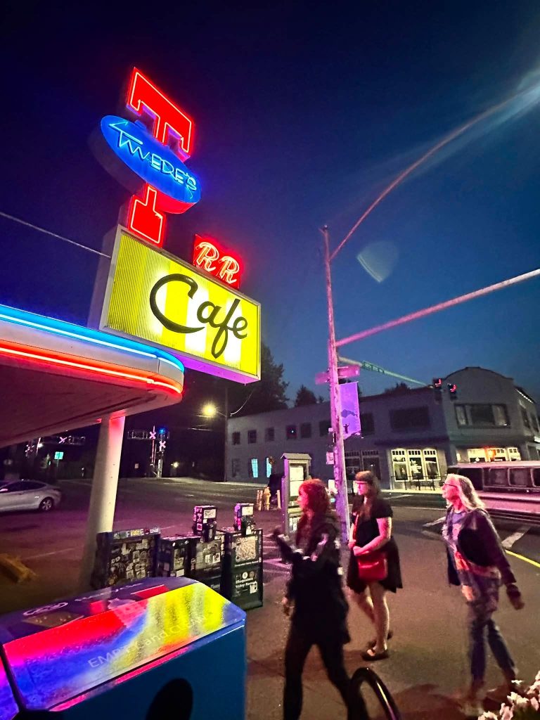Exterior of Twede's Cafe at night