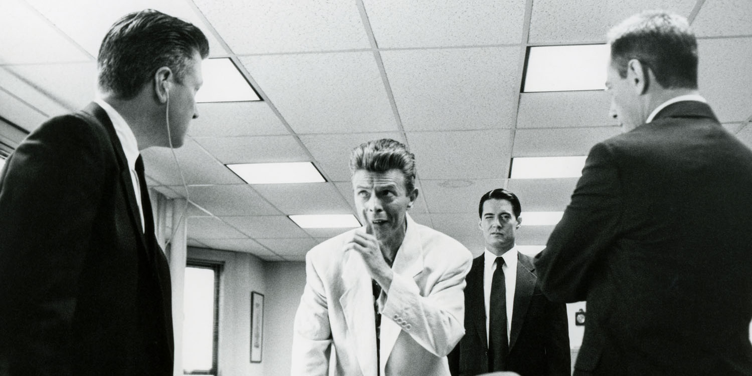 Phillip Jeffries speaks with Gordon Cole, Dale Cooper and Albert Rosenfield