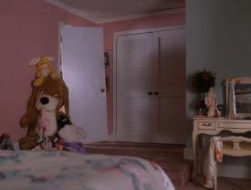 28_TPB_VacantPeaks_Hurley_2015_BedroomDoor