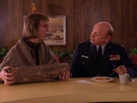 Episode 2.017 - Log Lady and Major Briggs