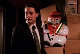 Episode1.004_Twin Peaks Sheriff's Department_Snowman Decoration